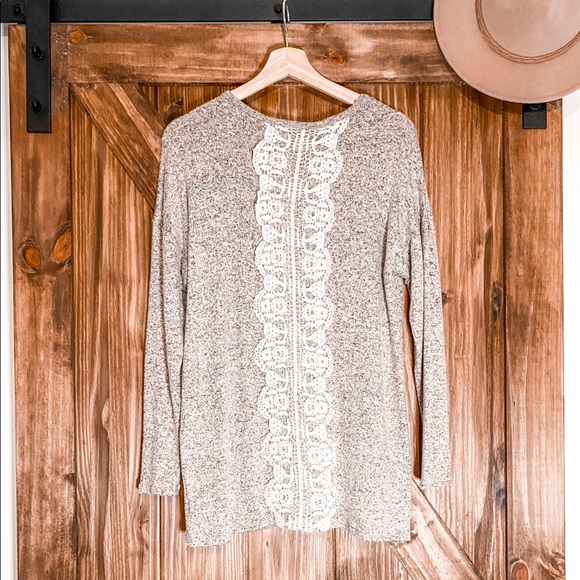 “𝙲𝚞𝚝𝚎𝚕𝚢 𝙲𝚛𝚘𝚌𝚑𝚎𝚝“ comfy top. - Picture 2 of 8